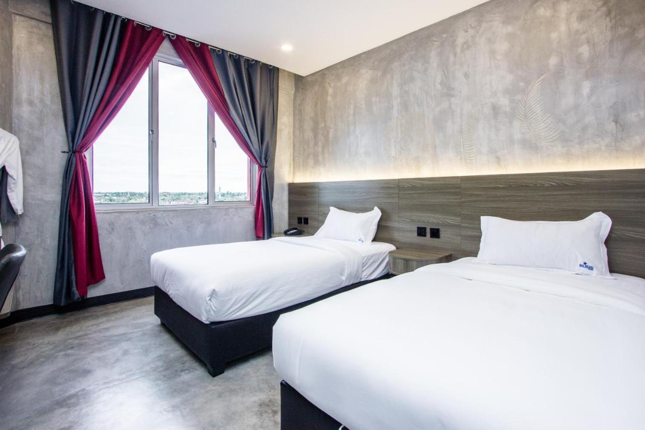Sri Indar Hotel & Suites Parit Buntar Buitenkant foto